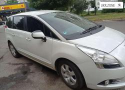 Компактвэн Peugeot 5008 I 2011 в Стрые