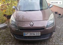 Компактвен Renault Scenic III 2010 у Надвірній