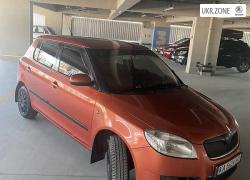 Хетчбек 5 дверей Skoda Fabia II 2008 у Києві