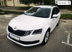 Универсал 5 дверей Skoda Octavia 2017 в Львове