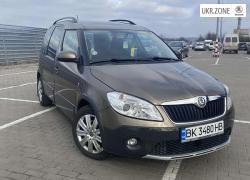 Компактвэн Skoda Roomster I Рестайлинг 2011 в Дубно
