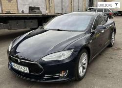 Лифтбек Tesla Model S I 2015 в Киеве