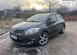 Хэтчбек 5 дверей Toyota Auris 2012 в Киеве