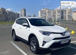 Внедорожник 5 дверей Toyota RAV4 IV (CA40) Рестайлинг 2017 в Киеве