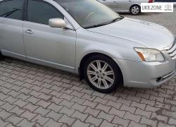 Седан Toyota Avalon 2007 у Хотині