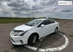 Седан Toyota Avensis III Рестайлинг 2013 в Глухове