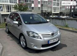 Хэтчбек 5 дверей Toyota Auris I Рестайлинг 2011 в Хмельницком