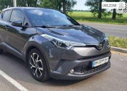 Внедорожник 5 дверей Toyota C-HR I 2017 в Ромнах
