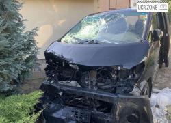 Мінівен Toyota Alphard II 2012 у Косові