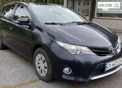 Хэтчбек 5 дверей Toyota Auris II 2013 в Умане
