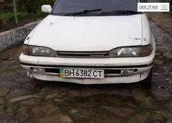Седан Toyota Carina V (T170) 1990 у Хотині