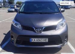 Минивэн Toyota Sienna III 2015 в Киеве