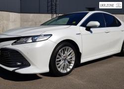 Седан Toyota Camry VIII (XV70) 2019 в Киеве
