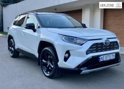 Позашляховик 5 дверей Toyota RAV4 V (XA50) 2020 у Києві