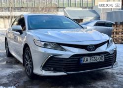 Седан Toyota Camry VIII (XV70) 2021 в Киеве