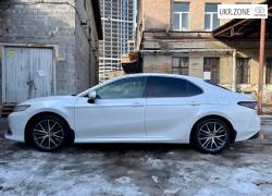 Седан Toyota Camry VIII (XV70) 2021 у Києві