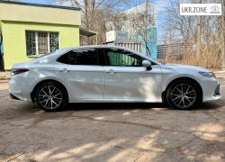 Седан Toyota Camry VIII (XV70) 2021 в Киеве
