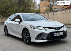 Седан Toyota Camry VIII (XV70) 2021 в Киеве
