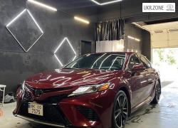 Седан Toyota Camry 2018 в Ровно
