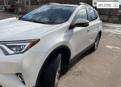 Внедорожник 5 дверей Toyota RAV4 IV (CA40) Рестайлинг 2017 в Киеве