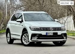Внедорожник 5 дверей Volkswagen Tiguan II 2017 в Одессе