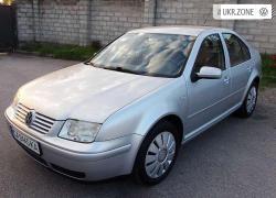 Седан Volkswagen Bora I 2000 в Смеле