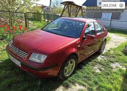 Седан Volkswagen Bora I 1999 в Хотине