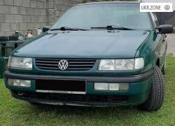 Седан Volkswagen Passat 1996 в Сарнах
