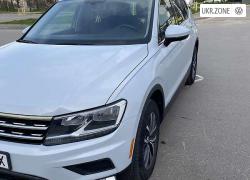 Внедорожник 5 дверей Volkswagen Tiguan II 2017 в Кропивни́цком