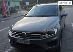 Позашляховик 5 дверей Volkswagen Touareg II Рестайлінг 2016 у Києві