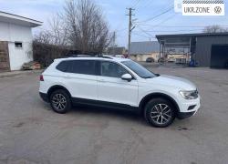 Внедорожник 5 дверей Volkswagen Tiguan II 2019 в Фастове