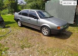 Седан Volkswagen Passat 1988 у Івано-Франківську