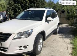 Внедорожник 5 дверей Volkswagen Tiguan I 2010 в Киеве