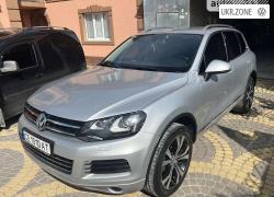 Внедорожник 5 дверей Volkswagen Touareg II 2012 в Хотине