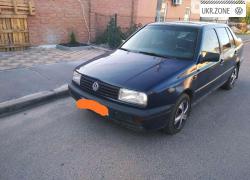 Седан Volkswagen Vento I 1993 у Сарнах