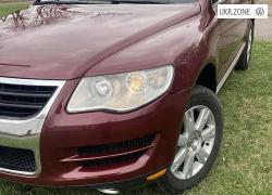 Позашляховик 5 дверей Volkswagen Touareg 2010 у Семенівці