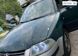 Універсал 5 дверей Volkswagen Passat 2001 у Харкові