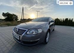 Седан Volkswagen Passat 2005 в Радехове