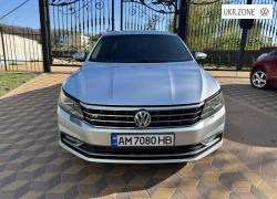 Седан Volkswagen Passat VIII (B8) 2017 в Николаеве