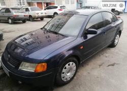 Седан Volkswagen Passat 1997 у Умані