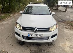 Внедорожник 5 дверей Volkswagen Touareg 2014 в Ровно