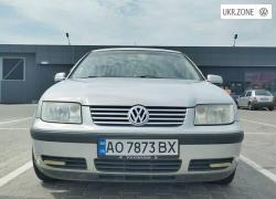 Седан Volkswagen Bora I 2000 в Тячеве