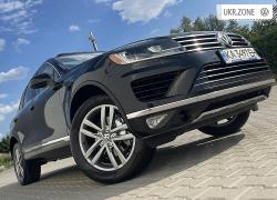 Позашляховик 5 дверей Volkswagen Touareg II Рестайлінг 2015 у Києві