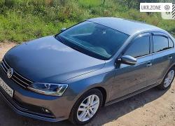 Седан Volkswagen Jetta 2015 в Львове