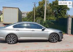 Седан Volkswagen Passat VIII (B8) 2017 в Киеве