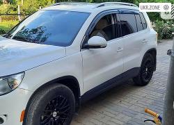 Внедорожник 5 дверей Volkswagen Tiguan I 2008 в Новоселице