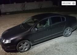 Седан Volkswagen Passat 2005 в Мостиске