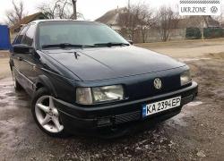 Седан Volkswagen Passat 1993 у Таращі