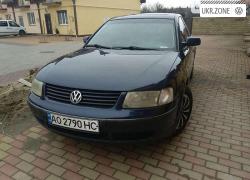 Седан Volkswagen Passat 1997 в Иршаве