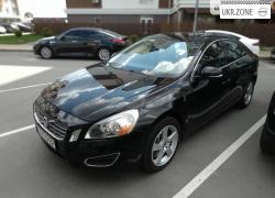 Седан Volvo S60 II 2012 в Вишневом